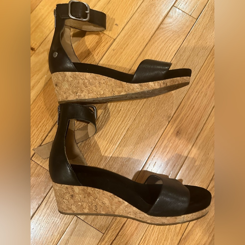 UGG Sandals excellent condition size 7.